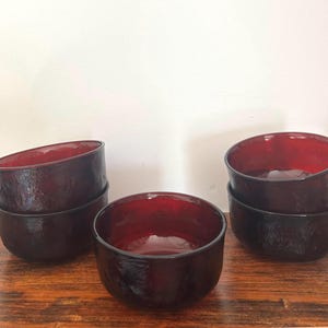 Bolle vintage Arcoroc in vetro Rubis – Collezione Sierra, set da 5