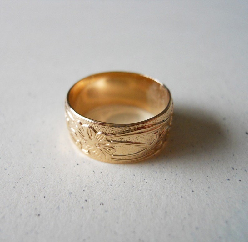 14k Gold Filled Wide Pattern Band Ring image 3