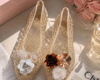 Sandales en plastique avec breloques, sandales de plage pour femmes, chaussures d'été