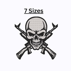 Puede incluir: Parche bordado con una calavera con rifles cruzados. La calavera está detallada con sombreado y los rifles son negros. El texto "7 Sizes" está encima de la calavera.