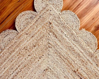 Handgemaakt geschulpt jute vloerkleed - tapijt van natuurlijke vezels met geschulpte rand - vloerkleed met aangepaste gekleurde rand - milieuvriendelijk interieur