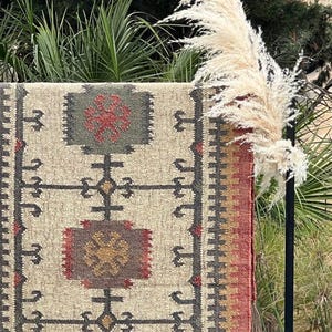Handwoven Wool Jute Kilim Runner Rug: Oriental Indian Design