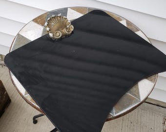 Ancien porte-agrafes à clip en forme de coquillage laqué noir art déco