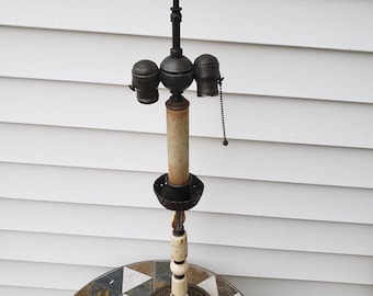 Lámpara antigua de hierro fundido dorado y hueso, Caldwell