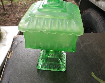 Vintage Jeanette uranium green wedding glass 2 piece dish set with lid
