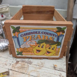 Cassetta di legno vintage anni '40 per frutta, pere, in pino californiano, espositore