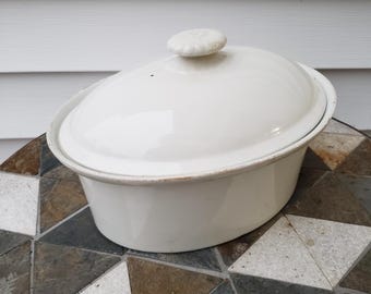 Plato antiguo de porcelana antigua Arabia China blanca con tapa abovedada.