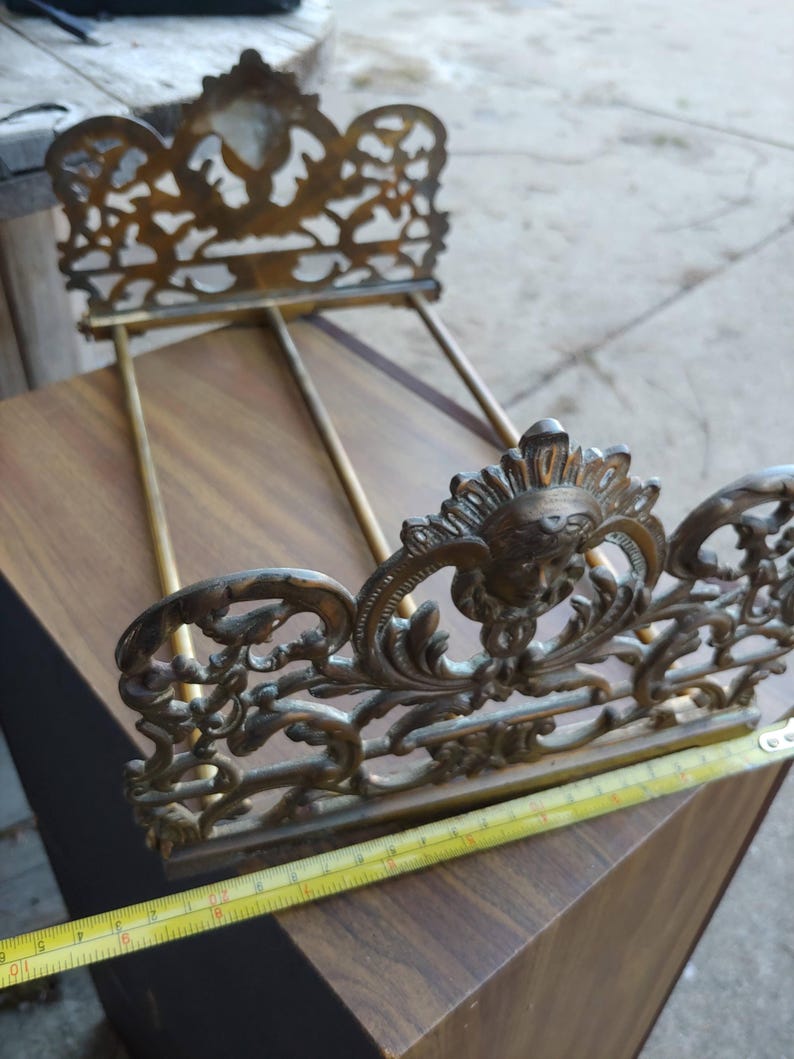 Présentoir à livres/disques coulissant style Art Nouveau, orné de ...