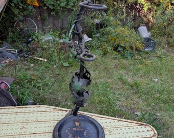 Decanter aeratore per vino antico tedesco in ferro battuto a forma di foglie di vite, in vetro inciso con dispositivo di avvolgimento e logo impresso, 26 pollici