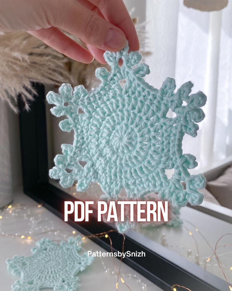 Crochet snowflake coaster made with cotton yarn, perfect as a Christmas table decoration, tea or coffee cup mat, or handmade gift. Digital crochet pattern PDF for beginners and intermediate crocheters.