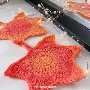 Large crochet maple leaf coaster made with ombré autumn yarn. Handmade fall home décor perfect for table settings, seasonal decorations, or as a unique crochet gift