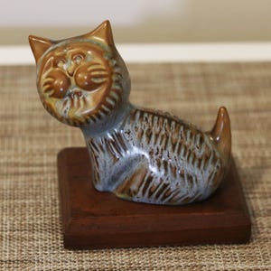 Blue Mountain Pottery Canada, Ceramic Cat from Noah&#39;s Ark Series