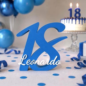 Chiffre 18 bleu personnalisé avec prénom | Décoration de table pour 18e anniversaire garçon | Cadeau pour 18e anniversaire garçon | Décoration de gâteau pour 18e anniversaire