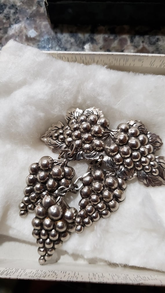 Vintage unsigned Miriam Haskell cluster of grapes… - image 1