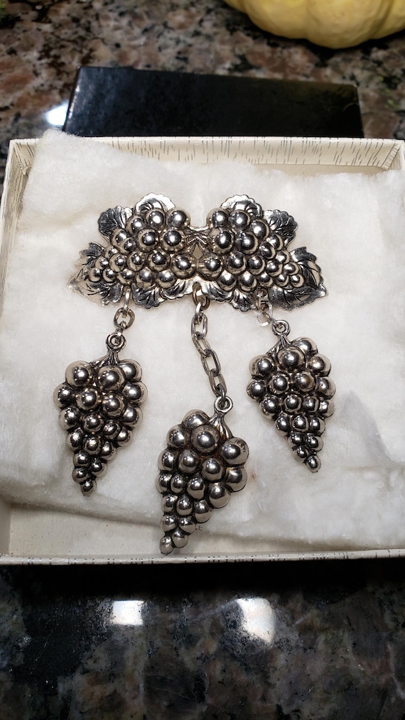 Vintage unsigned Miriam Haskell cluster of grapes… - image 2