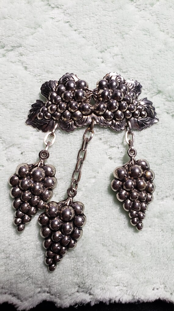 Vintage unsigned Miriam Haskell cluster of grapes… - image 3