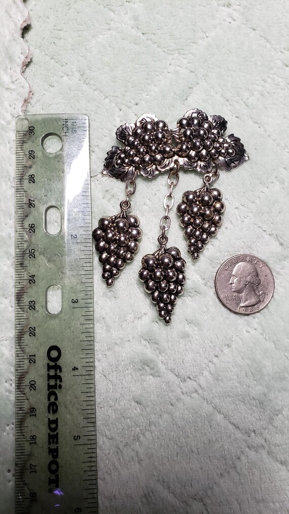 Vintage unsigned Miriam Haskell cluster of grapes… - image 5