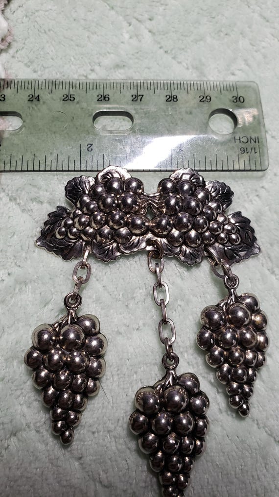 Vintage unsigned Miriam Haskell cluster of grapes… - image 4