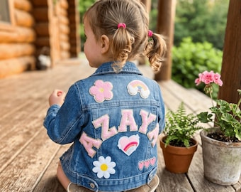 Jaqueta jeans infantil personalizada com nome bordado, casaco jeans infantil com patch personalizado, agasalho infantil estilo universitário charmoso
