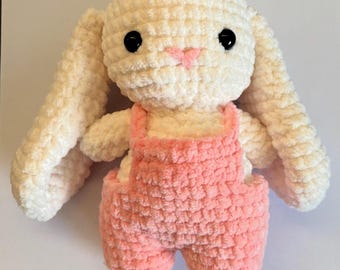 Conejito de ganchillo con mono / Decoración de habitación estilo cottagecore / Regalo de peluche de conejo hecho a mano