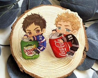 Pin acrílico de rivalidad acalorada / Shane e Ilya Soda Chibi / Fan art de romance de hockey / Regalo para amantes de los libros / Pin estilo esmalte / Hollanov