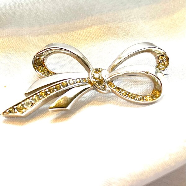 Boucher Signed Numbered Rhinestone and Rhodium Plated Stylized Bow Brooch