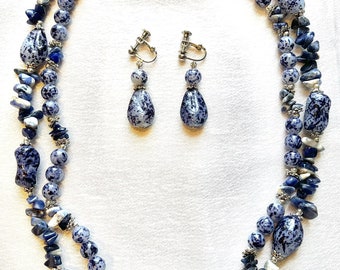 Pretty Mottled Blue Lucite Double Beaded Necklace and Matching Earrings Demi-Parure