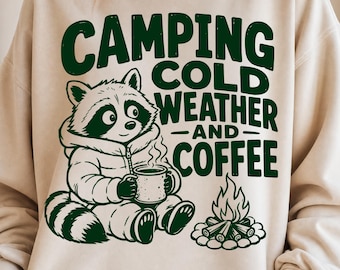 Campeggio, clima freddo, caffè SVG PNG, design per sublimazione con procione invernale, clipart vintage divertente da campeggio, file digitale regalo per escursionismo