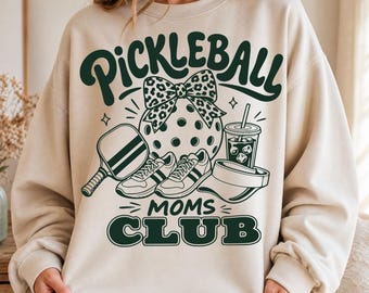 Pickleball Moms Club SVG PNG, design retrò sportivo per sublimazione, clipart con fiocco leopardato rosa, file digitale per Cricut per regalo a tema partita