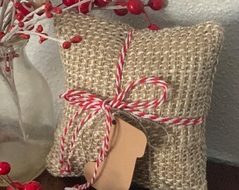 Farmhouse mini pillow for holiday decorating, 5x5 inch silk burlap tied with double jute cord, stocking tag can be removed for everyday use