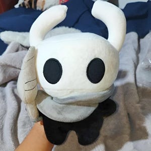Adorable peluche de Hollow Knight