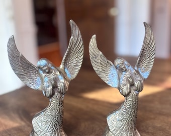 Coppia di portacandele a forma di angelo in ottone massiccio