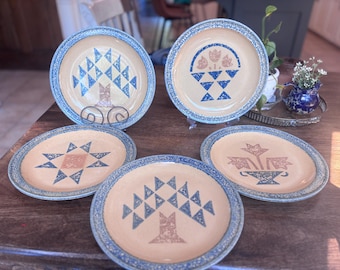 Juego de 5 platos llanos Pfaltzgraff MAFA American Quilts Spongeware Folk Art, en excelente estado.