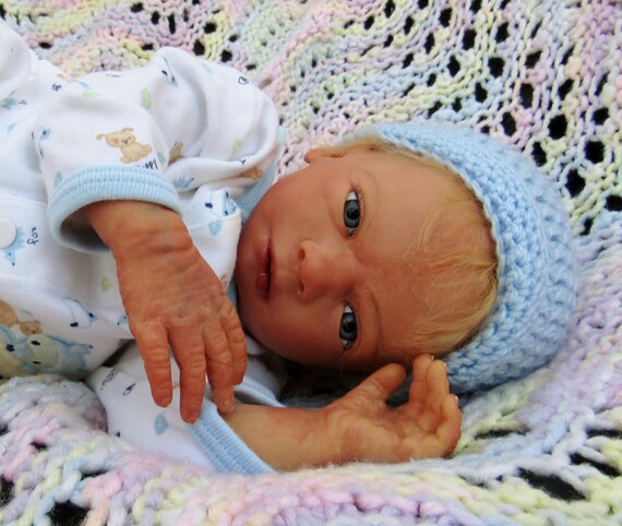 Baby Alive Reel Que Peut Etre Bebe Blond Sculpte Cheveux Poupee Poupon Poupons Uniformeslucia Es