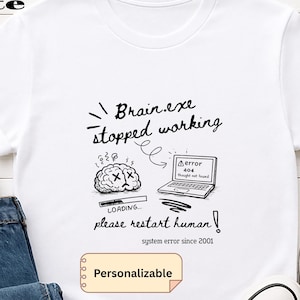Personalisierbares Doodle T Shirt | Lustiges Programmierer IT Nerd Doodle | Gamer Büro Humor | Wunsch Geburtsjahr | Geschenk Boyfriend Papa