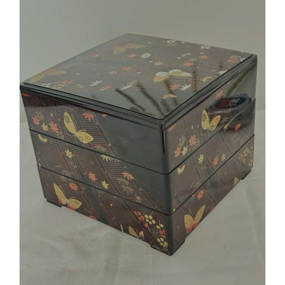 Lacquerware Japanese 3-Tiered Bento Box/Jewelry Box View 3