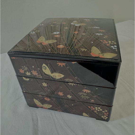 Lacquerware Japanese 3-Tiered Bento Box/Jewelry Box View 5