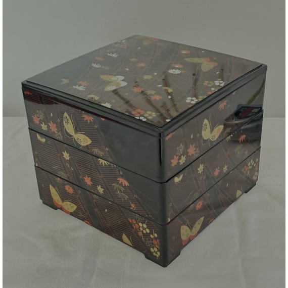 Lacquerware Japanese 3-Tiered Bento Box/Jewelry Box View 2