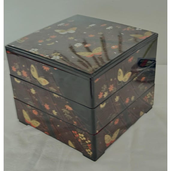 Lacquerware Japanese 3-Tiered Bento Box/Jewelry Box View 4