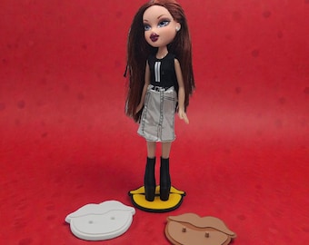 Bratz poppenstandaard met Y2K-lippen, kleurrijke poppenhouder voor verzamelaars, Bratz decoratie voor op een plank of bureau.