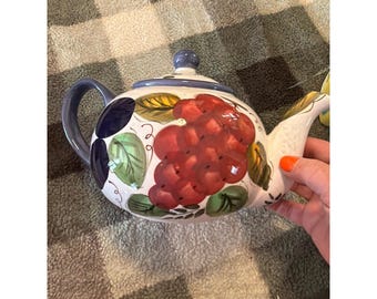 Tetera de frutas Oneida VINTAGE, 5 tazas, 6 pulgadas, pintada a mano, DESCATALOGADA. LEER