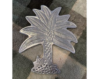 Salvamanteles vintage de aluminio fundido con forma de palmera, color plata, decoración tropical costera para pared, 8.5 pulgadas.