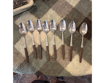 8 cucharas de mesa vintage Interpur INR2 con mango de imitación madera y grabado floral.