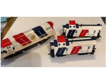 Vintage HO Scale Bicentennial 1776 Locomotive and Spirit of 76 Caboose Set 3pc