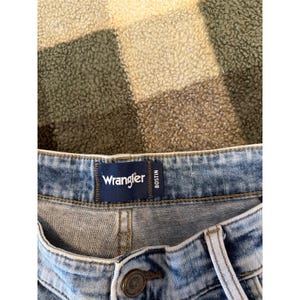 Wrangler Bostin Mens Slim Fit Light Wash Denim Jeans Blue Size 36 Cotton Spandex image 3