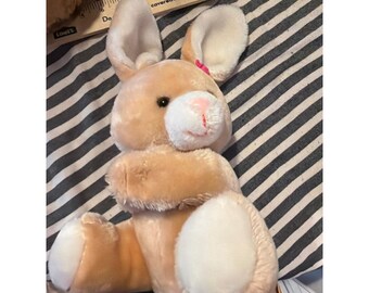 Vintage Russ Berrie geelbruin wit konijn pluche knuffeldier roze strik 11 inch