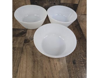 Federal Glass Milk Glass Bowls Set of 3 White Heat Proof Round 5 inch Vintage