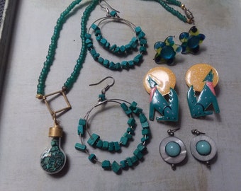 Turquoise oorbellen en ketting veel ~ 4 sets van oorbellen en ketting met Turquoise chips