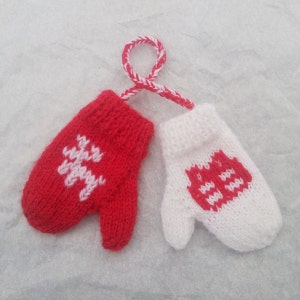 Knitted Christmas Mitten Ornament, Favor Bag, Miniature Mitten, Gift Tag, Pattern for the Holiday