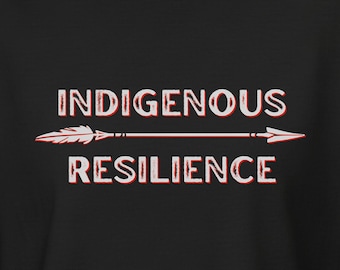 Camiseta de resiliencia indígena, estampado de orgullo nativo, ajustada o unisex.